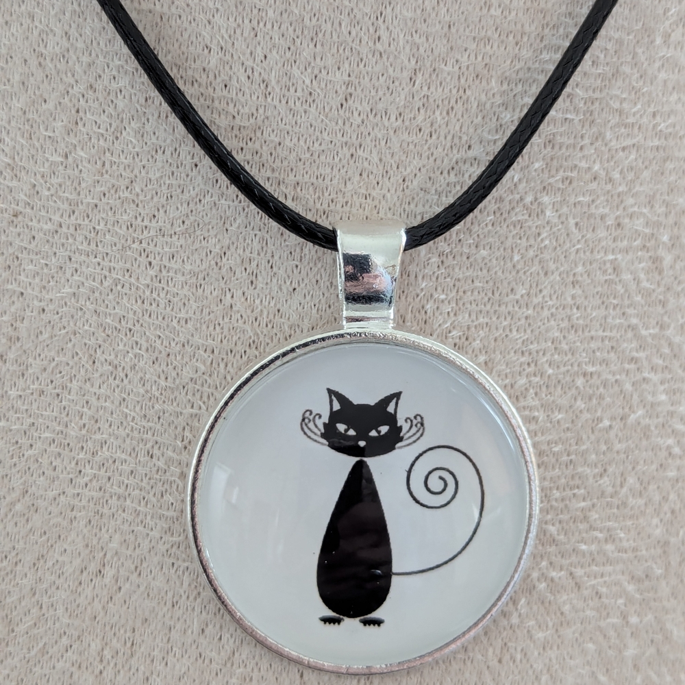 Chic Black Cat Pendant Necklace